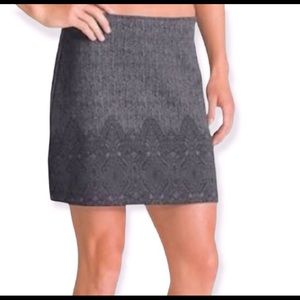 Athleta Printed Tech Stretch Skirt Black /Gray Fleece lined size xsmall